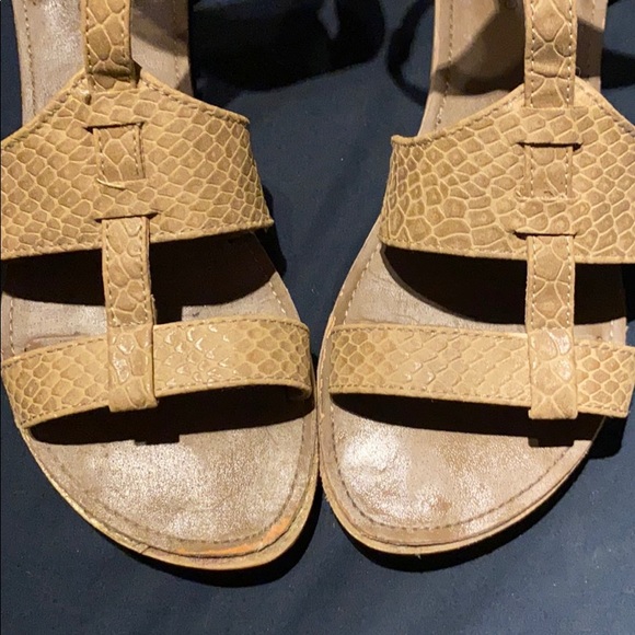 Tan gladiator sandals - Picture 9 of 14